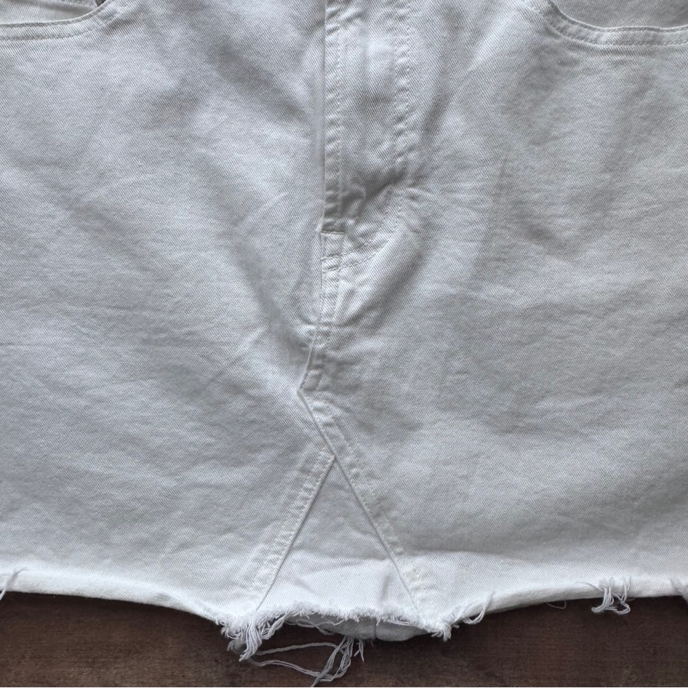 GAP High Rise White Denim Raw Hem Mini Jean Skirt Size 29 - Picture 4 of 7